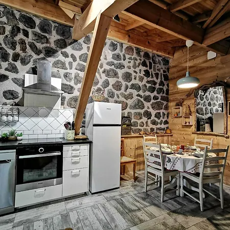 Confortable Pres De La Cascade De La Beaume Avec Terrasses Et Parking Privatif - Fr-1-582-30