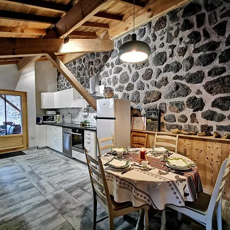 Confortable Pres De La Cascade De La Beaume Avec Terrasses Et Parking Privatif - Fr-1-582-30 *